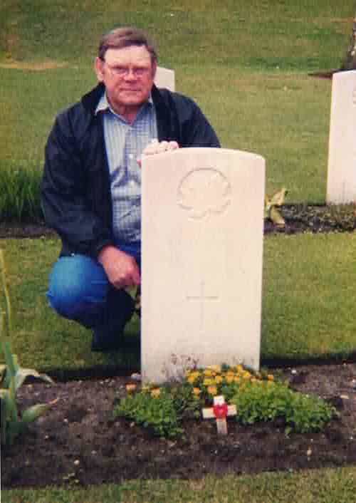 Gary Donnelly at Grave Circa 2005