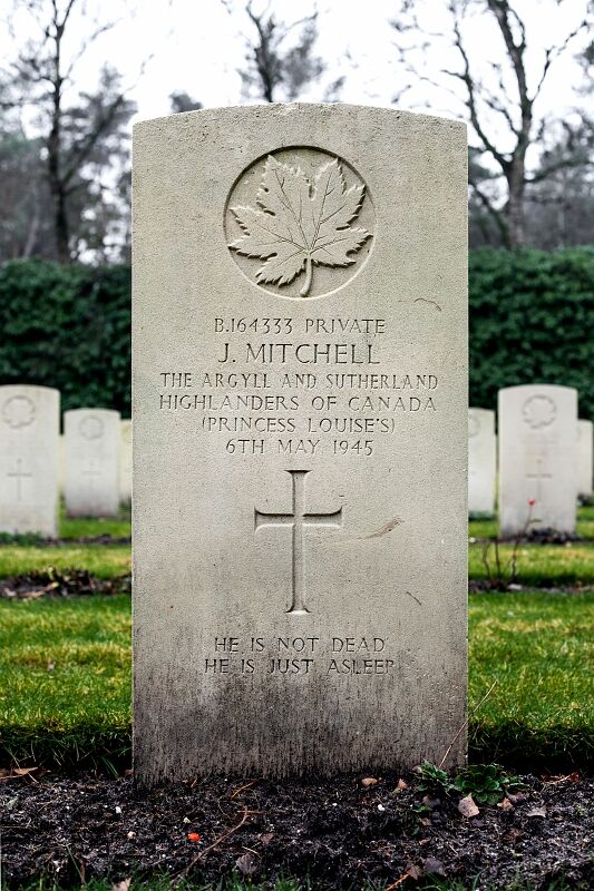Grave marker, Pte Joseph Mitchell, Holten Canadian War Cemetery