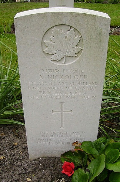 Pte Nickoloff gravestone