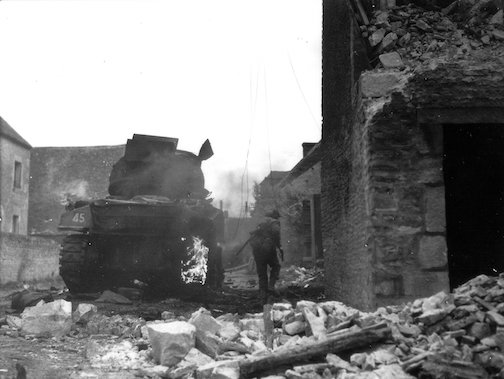 St-Lambert-sur-Dives: SAR tank, Argyll infanteer