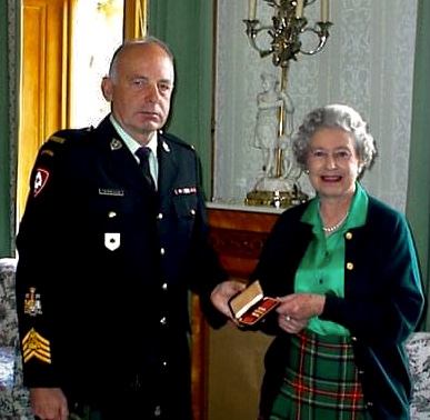 Her Majesty the Colonel in Chief and_CWO John_Terence at Balmoral Castle 2000